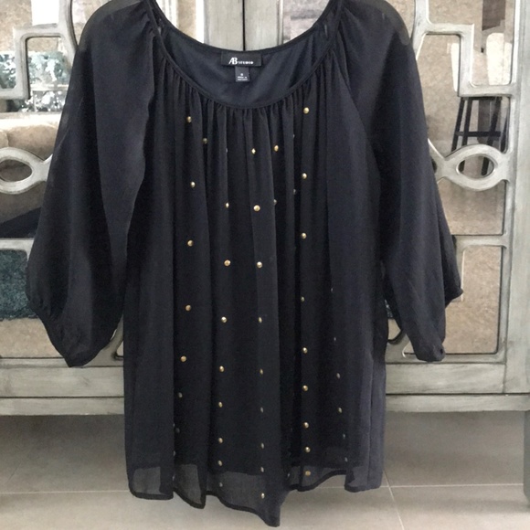 wallet_broken's tweet photo. So good I had to share! Check out all the items I'm loving on @Poshmarkapp #poshmark #fashion #style #shopmycloset #abstudio #vintage #lulus: https://t.co/rcNOTZnWP2 https://t.co/6uJnzVsSWT