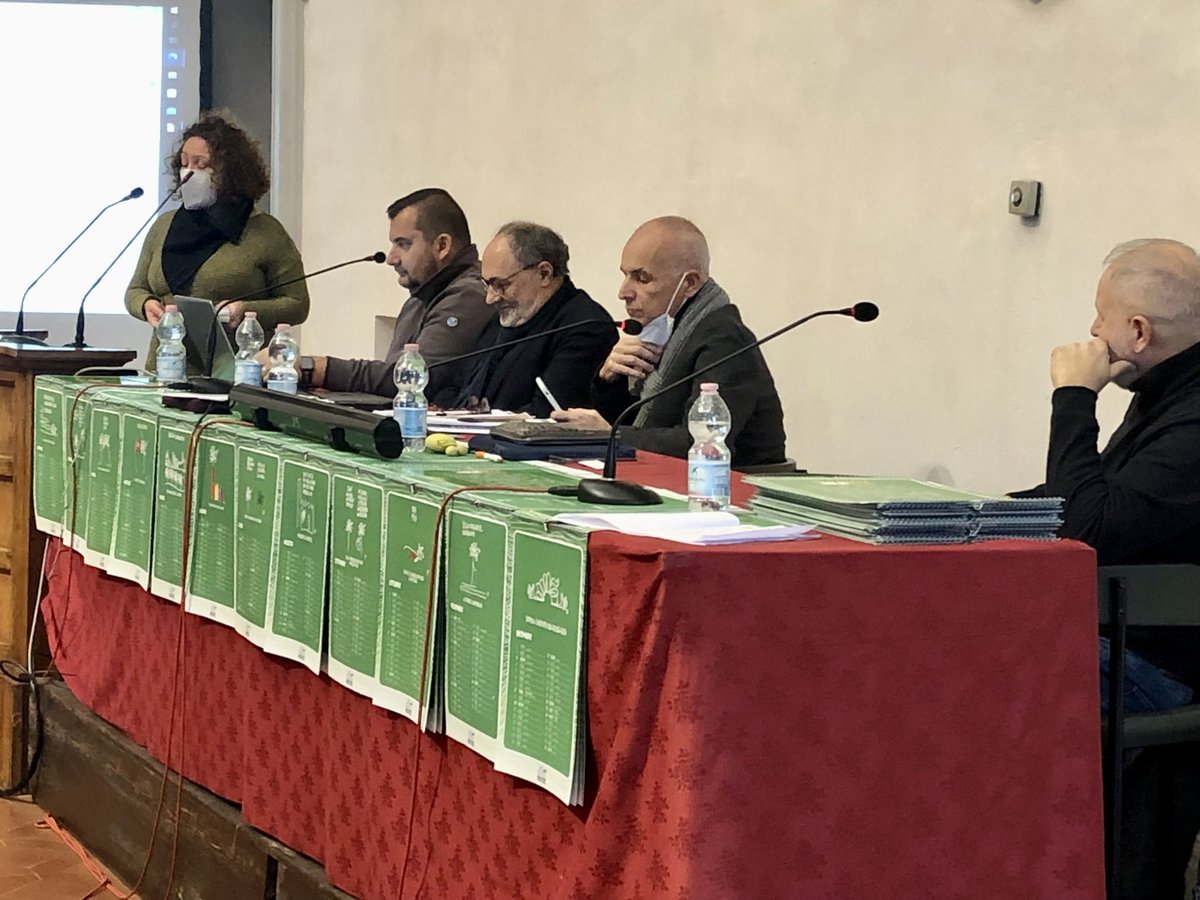FIMCISLROMAGNA's tweet photo. 📢 Consiglio Generale FIM-CISL Romagna. Con Francesco Marinelli, Seg. Gen. #CISLROMAGNA, Roberta Castronuovo, Seg. Gen. #FimCislER e Rosario Iaccarino Resp. #formazione #fimcisl. Come la #CISL vuole migliorare la #MANOVRA del #GOVERNO e #FORMAZIONE Delegati #fimcislromagna https://t.co/uLgBcUTBPL