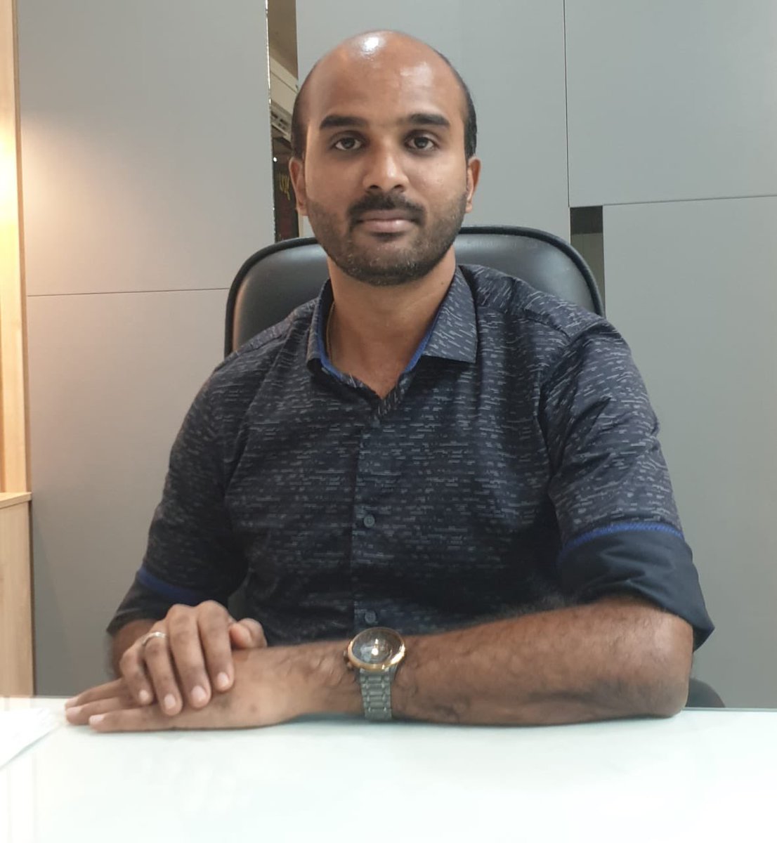 supriyasahuias's tweet photo. Shakthivel's love for trees led to an incredible technological invention which makes textile paper from 100% cotton waste so no need to cut trees. This is really the best use of tonnes of textile waste.We will listen to his story in the #TNClimateSummit2022 
#TNClimateMission https://t.co/IrUhrfWEsp