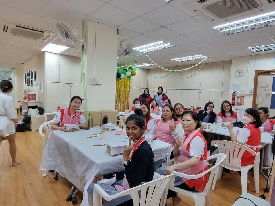 ArtisanHan's tweet image. Our participants get to experience how traditional batik painting works! Check out their works 😍 #artisanhanssg #sgworkshop #onsiteworkshops #singapore #sgevents #traditionalbatikpainting #fun