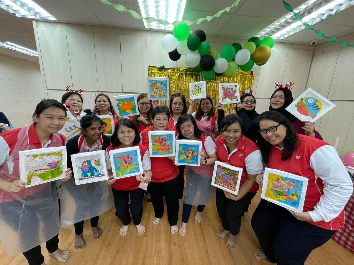 ArtisanHan's tweet image. Our participants get to experience how traditional batik painting works! Check out their works 😍 #artisanhanssg #sgworkshop #onsiteworkshops #singapore #sgevents #traditionalbatikpainting #fun