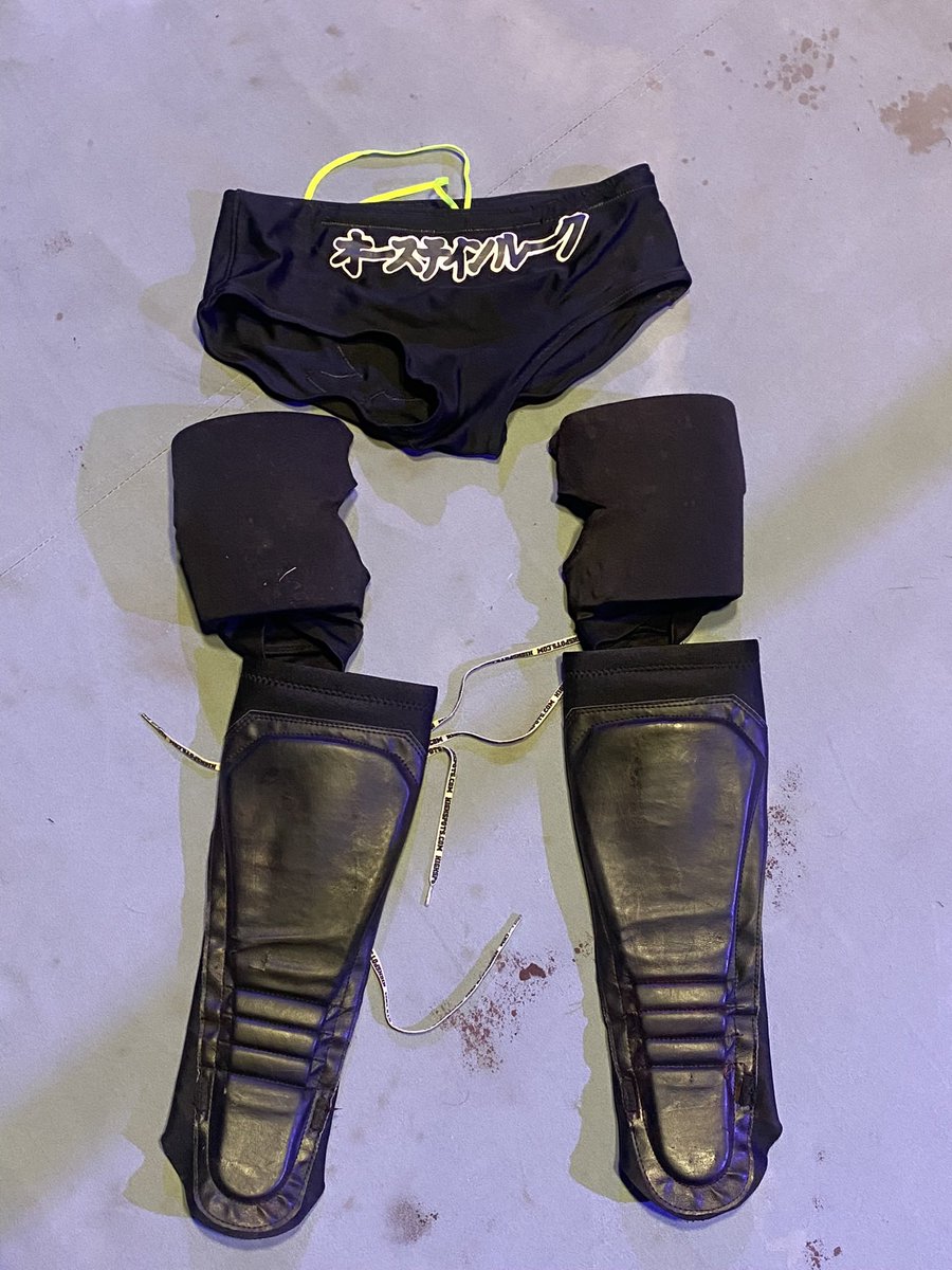 AustinLukeW's tweet photo. Hey everyone tonight on the @ICWNHB Holiday live sale @Matt_Tremont is doing me a solid and helping me sell my deathmatch gear! This is the gear I wore in just about every deathmatch I’ve had so far. Make sure to check out the live sale tonight and BUY THE MERCH. https://t.co/HD05oNQpr0