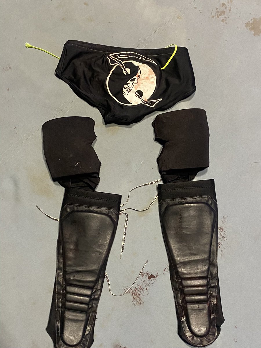 AustinLukeW's tweet photo. Hey everyone tonight on the @ICWNHB Holiday live sale @Matt_Tremont is doing me a solid and helping me sell my deathmatch gear! This is the gear I wore in just about every deathmatch I’ve had so far. Make sure to check out the live sale tonight and BUY THE MERCH. https://t.co/HD05oNQpr0