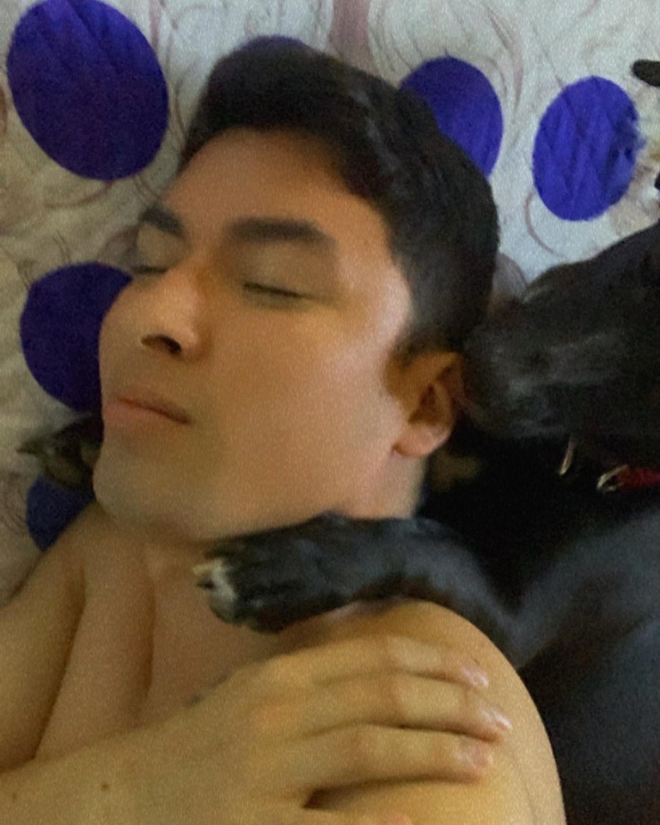 Robin_Gz22's tweet photo. Quiero dormir en tu pechito mientras me abrazas!! https://t.co/CtZSPZEsij