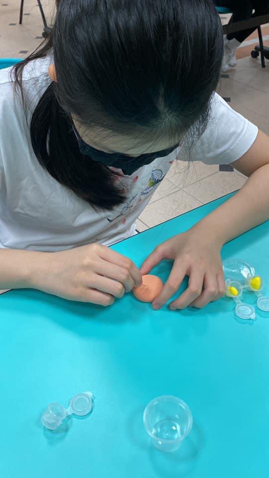 ArtisanHan's tweet image. Keeping the traditional culture on local snacks alive! Everyone had fun making their own air dry kueh keychain 
#workshop #artevent #onsiteworkshops #airdryclay #airdryclaycreation #singapore #sgworkshop #sgevents #familybonding #kids #fun #simple #keychain