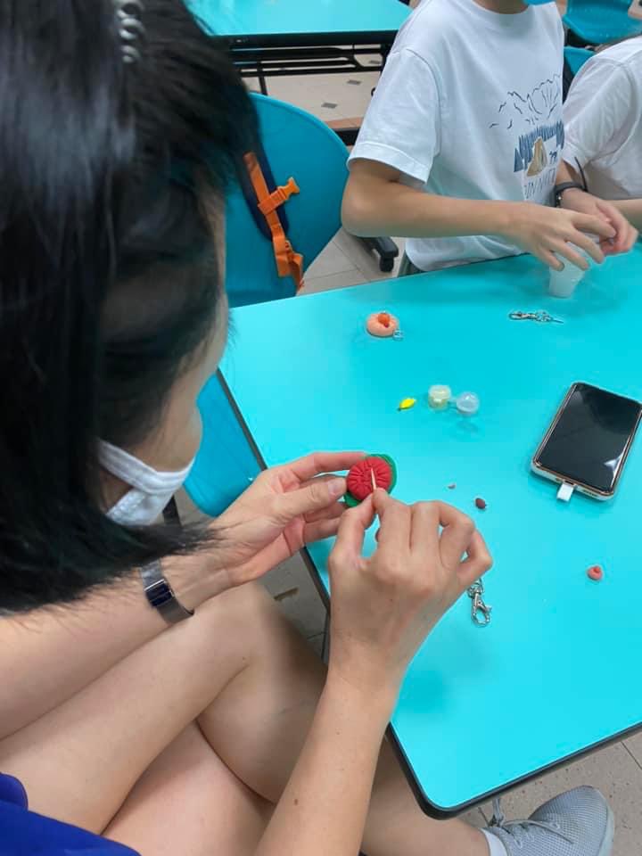 ArtisanHan's tweet image. Keeping the traditional culture on local snacks alive! Everyone had fun making their own air dry kueh keychain 
#workshop #artevent #onsiteworkshops #airdryclay #airdryclaycreation #singapore #sgworkshop #sgevents #familybonding #kids #fun #simple #keychain