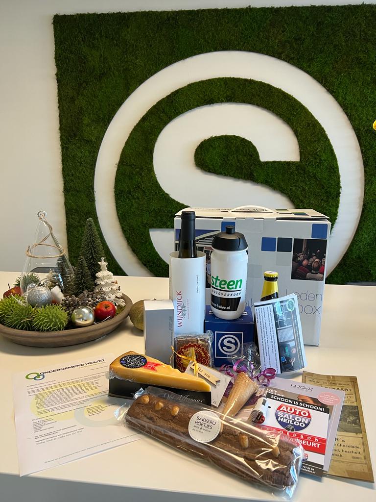 De afgelopen periode hebben zich weer veel nieuwe leden bij de ondernemersvereniging aangesloten. Vandaag zijn zij door Saskia en Ciska nog eens extra welkom geheten met de OHO-box.
Fijn dat zoveel OHO-leden meewerken aan een goed gevulde Welkomstbox. #heiloo