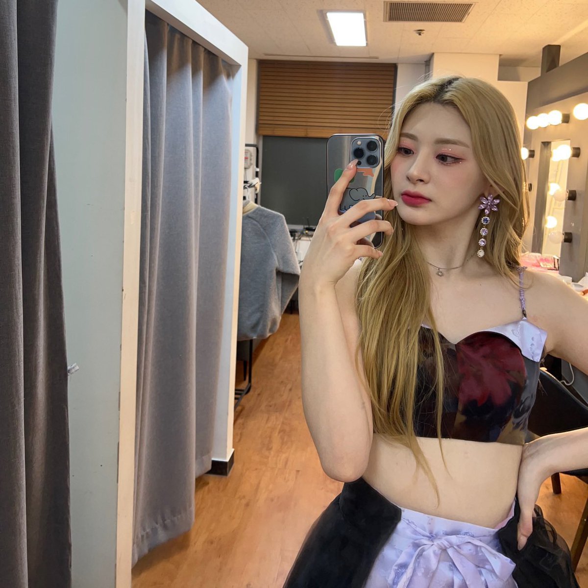 seeunpics's tweet photo. she’s breathtaking https://t.co/m7uhf7tu2d