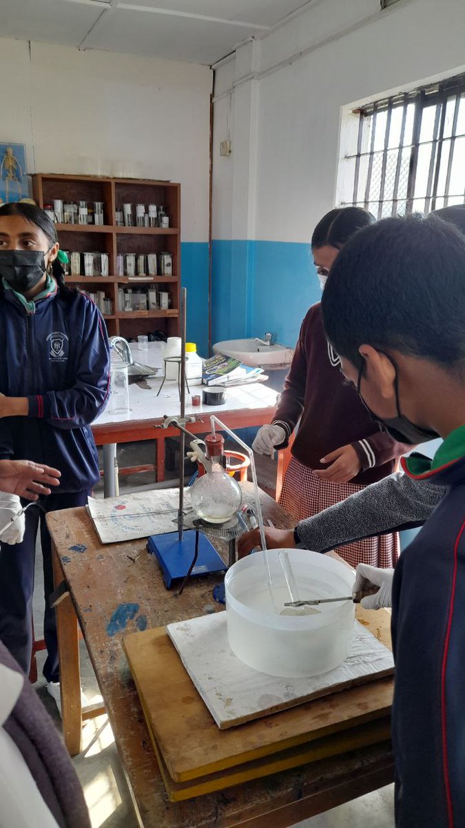 RuchiSKumar1's tweet photo. We visited #Pokhara in #Nepal to meet #MATPD fellows and the teachers with whom they are conducting participatory action research. Narayan Sapkota hosted us at Junior Citizens academy where the teacher engaged students in making Nitrogen gas through #Experimenting. #chemfun https://t.co/3z6nQRJ0A9