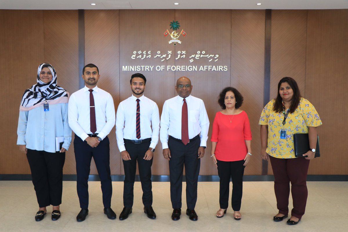 mmwmaldives's tweet photo. Our EXCO had the privilege of meeting Minister @abdulla_shahid of @MoFAmv to discuss our work &amp; commend on his inclusive agenda in the Maldives as well as globally by promoting human rights, specifically migrant rights, during his tenure as the President of @UN General Assembly. https://t.co/8yQZ4GlXp3