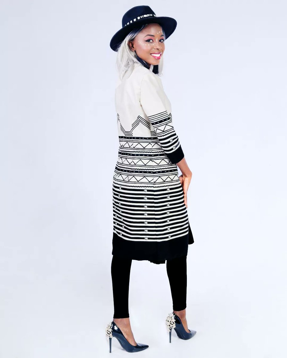 Jacquel64169376's tweet photo. Namusi I'm Xhosa ti😍😍❤️... Xhosa Attire Dressed by yours truly 🔥😍💃💃💃 #photography by Karabo 📸 #makeup by JB😜🙏. DM for orders🙌💃 #jbadane https://t.co/TK6Dw1jlO9