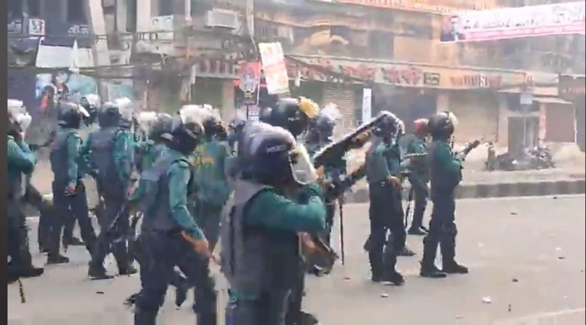 PeaceJustice4U's tweet photo. Today #Bangladesh #autocrtic #regime #police has fired #bullets killed & arbitrary #arrested hundreds of #protesters needs immediate intervention by the #international #community respect #humanrights & #Democracy on the #HumanRightsDay @NDI @coe @CommunityofDem @UNDPPA @fidh_en https://t.co/yd7wNcbv23
