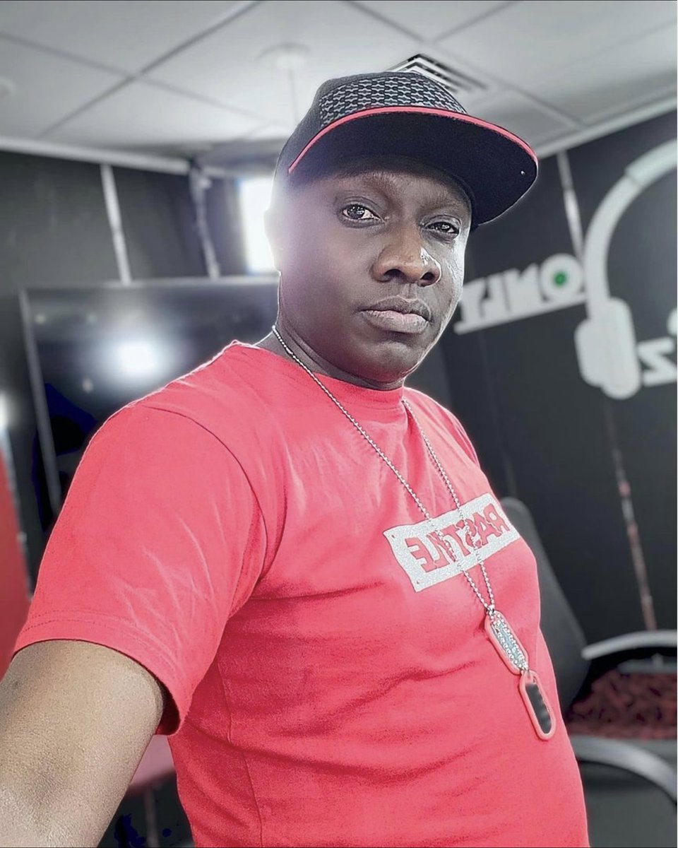Vybez Radio (@vybezradioke) on Twitter photo Decks officer <a href="/MuzikalSheriff/">The Decks Officer!</a> kwenye mix π₯ Unagotea nani leo na request yako ni gani?
ππ½
#CeaseNSekkle Decks officer <a href="/MuzikalSheriff/">The Decks Officer!</a> kwenye mix π₯ Unagotea nani leo na request yako ni gani?
ππ½
#CeaseNSekkle