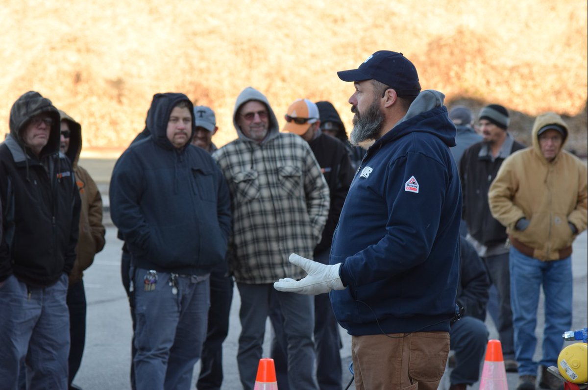 KnoxKUB's tweet photo. KUB loves to share our safety knowledge with the community! From school classes to first responders, KUB conducts safety workshops for local groups like the electric live line demo and natural gas safety demo pictured here. To request a workshop, visit https://t.co/lzq3dK3CtO. https://t.co/8vzwBa8ahp
