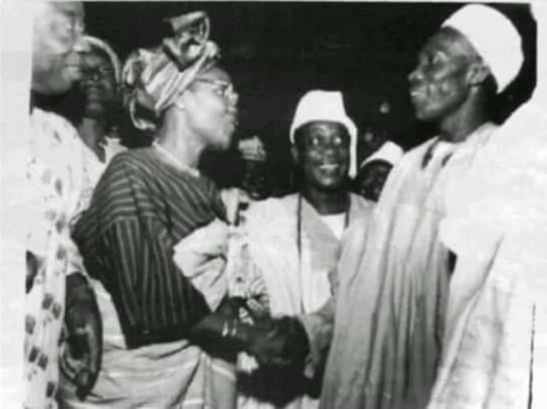 In school they told you Mrs Funmilayo Ransome Kuti was the  First Woman to drive a Car in Africa that’s true but She was more than that !! 

A must read thread 

Retweet to educate someone