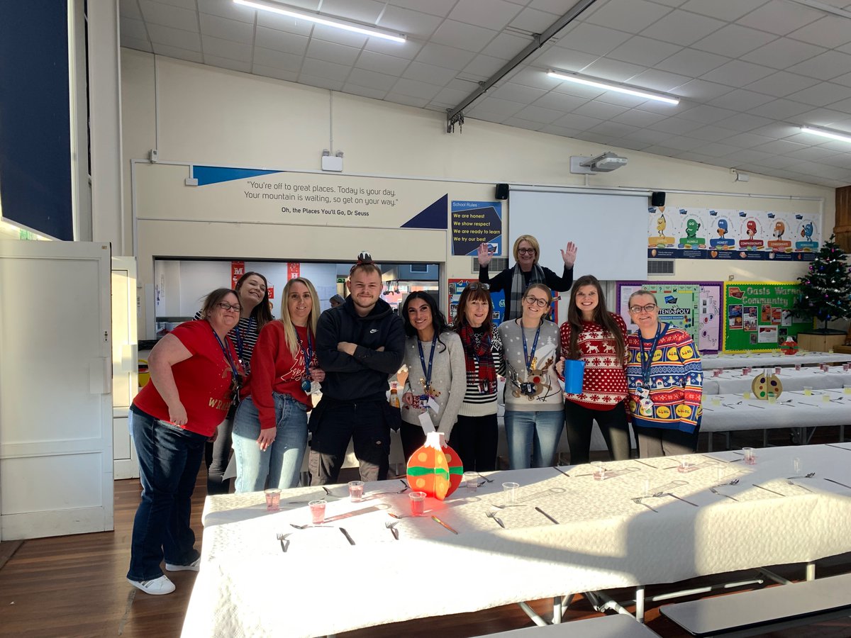 OasisWarndon's tweet photo. So nice to be able to hold a Christmas dinner all together in the hall today. #festive #christmasdinner #amazingkitchen https://t.co/KFutln85rB