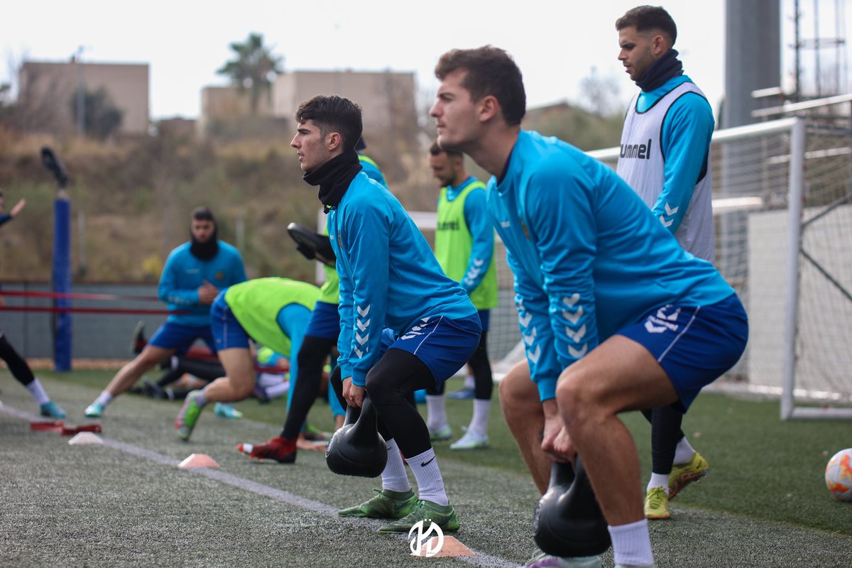 SamuelBlasco's tweet photo. 🔑 Si quieres estar fuerte durante la temporada.
🪄 Tienes que entrenar fuerza durante la temporada.

💪🏽 Som-hi, @FCVilafranca 🔴🟡 https://t.co/gKYvPmCrLD