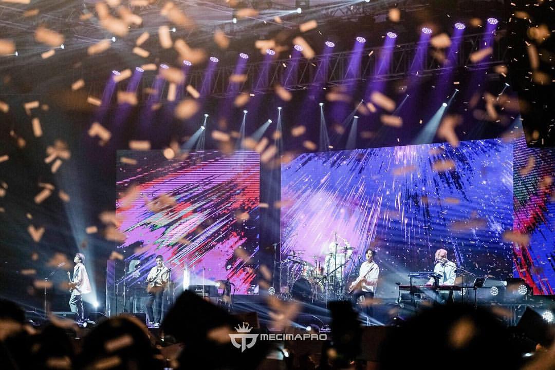 carpediemk1219k's tweet photo. 181208
Youth in Jakarta #YOUTHinJKT
#DAY6 #데이식스
#성진 #영케이 #원필 #도운 https://t.co/CA58MRLqkI