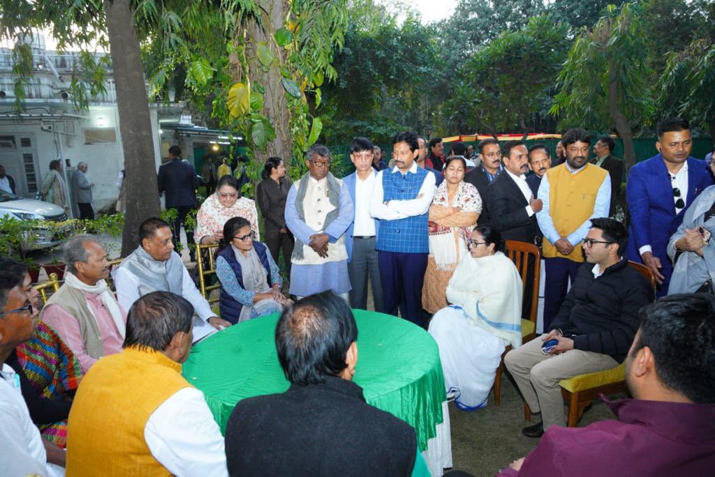 We also welcome senior political leaders from Tripura, Advocate Shri Tejen Das, Advocate Shri Ananta Banerjee, Shri Bimal Rudra Paul, Ms Purnita Chakma and Shri Samarendra Ghosh. 

We congratulate our new members. 

Together, we shall bring credible change in Tripura. (2/2)