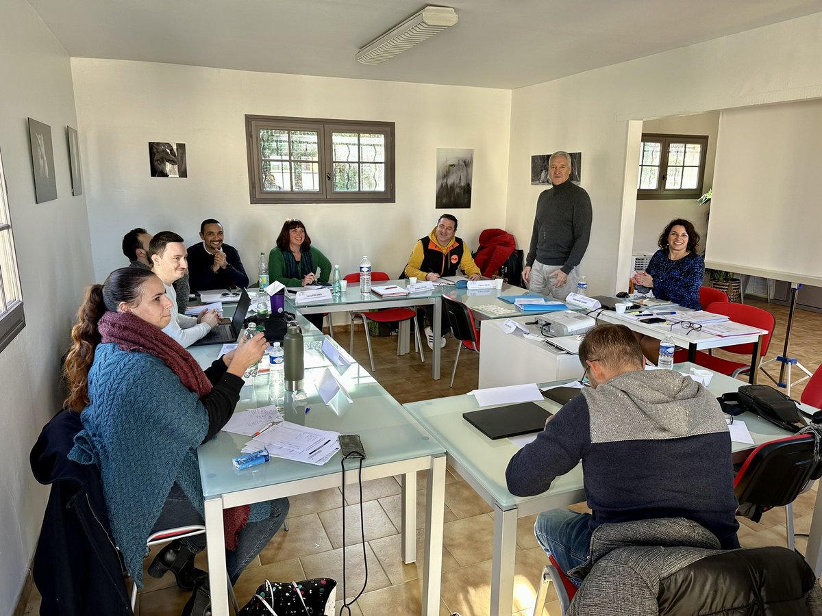 StfMolletCFDT's tweet photo. J’intervenais ce matin à Aix en Provence à la formation #REPÈRES pour des futurs responsables @CFDT 💪 
Une formation de notre Association de Formation Syndicale régionale animée par Sandrine Zammit @didie2211 et Roger Marteau. Plus d’info sur  https://t.co/jFMOHKXigN https://t.co/GW8Kv0P3yD