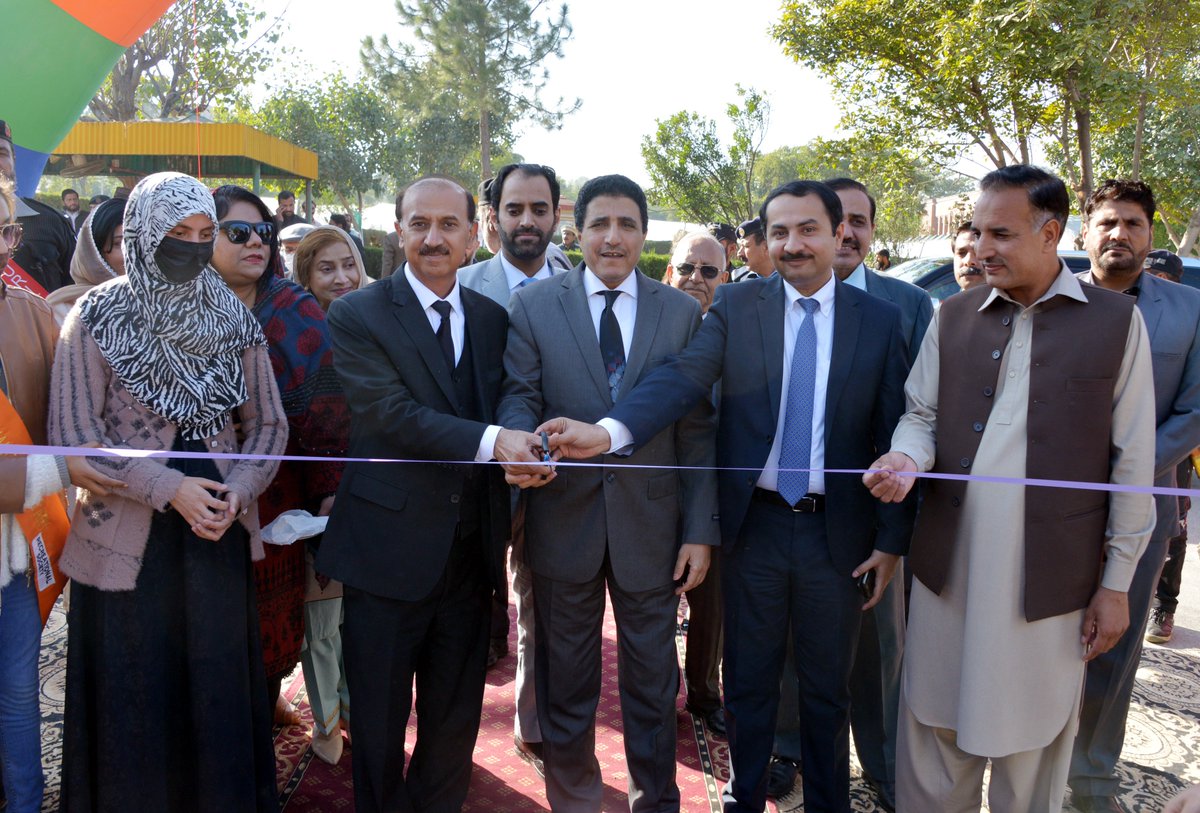 IIUI_OFFICIAL's tweet photo. In connection with Extravaganza 2022, a book fair &amp; food festival organized for female students was inaugurated  by Deputy Commissioner Islamabad Irfan Nawaz Memon and President Islamabad Bar Shoaib Shaheen.
https://t.co/VSQ8aPwUju https://t.co/UqyvqiVev3
