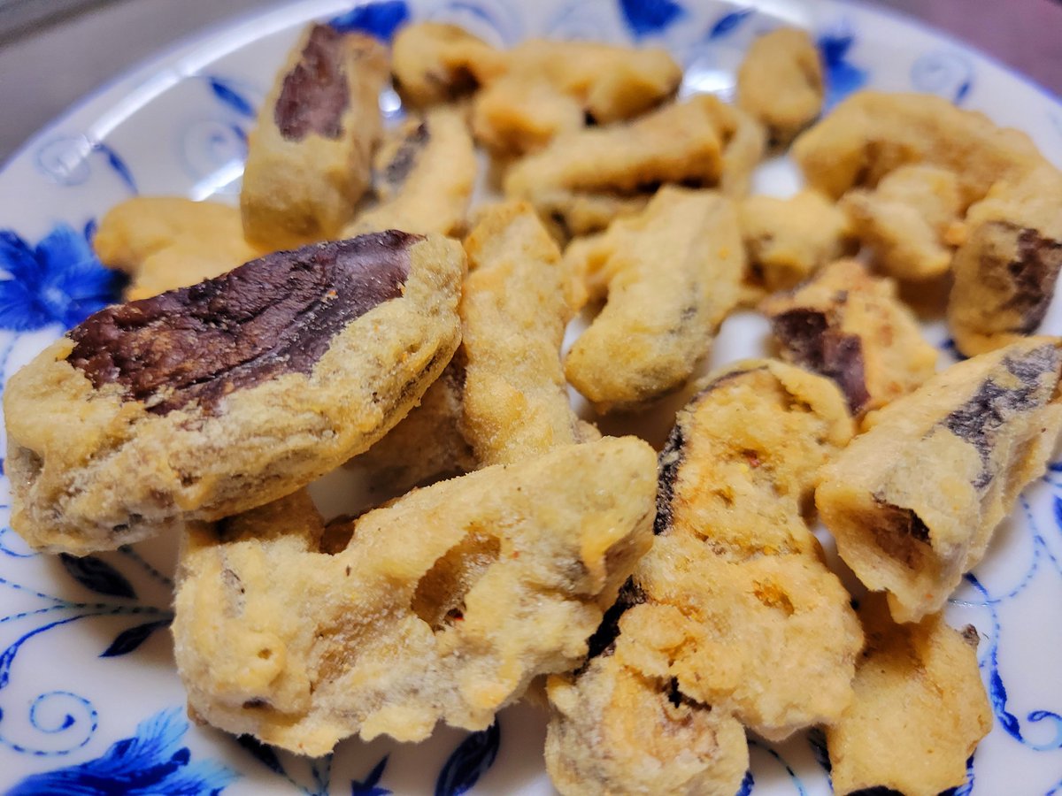 イオリン、しいたけの天ぷらのスナック菓子があったので買ってみたよ
衣の部分はサクサク、中はしっとり
だし醤油としいたけの風味が合わさってとても美味しかったです😋
これはしいたけ好きにはオススメの1品!
#みぎったー 