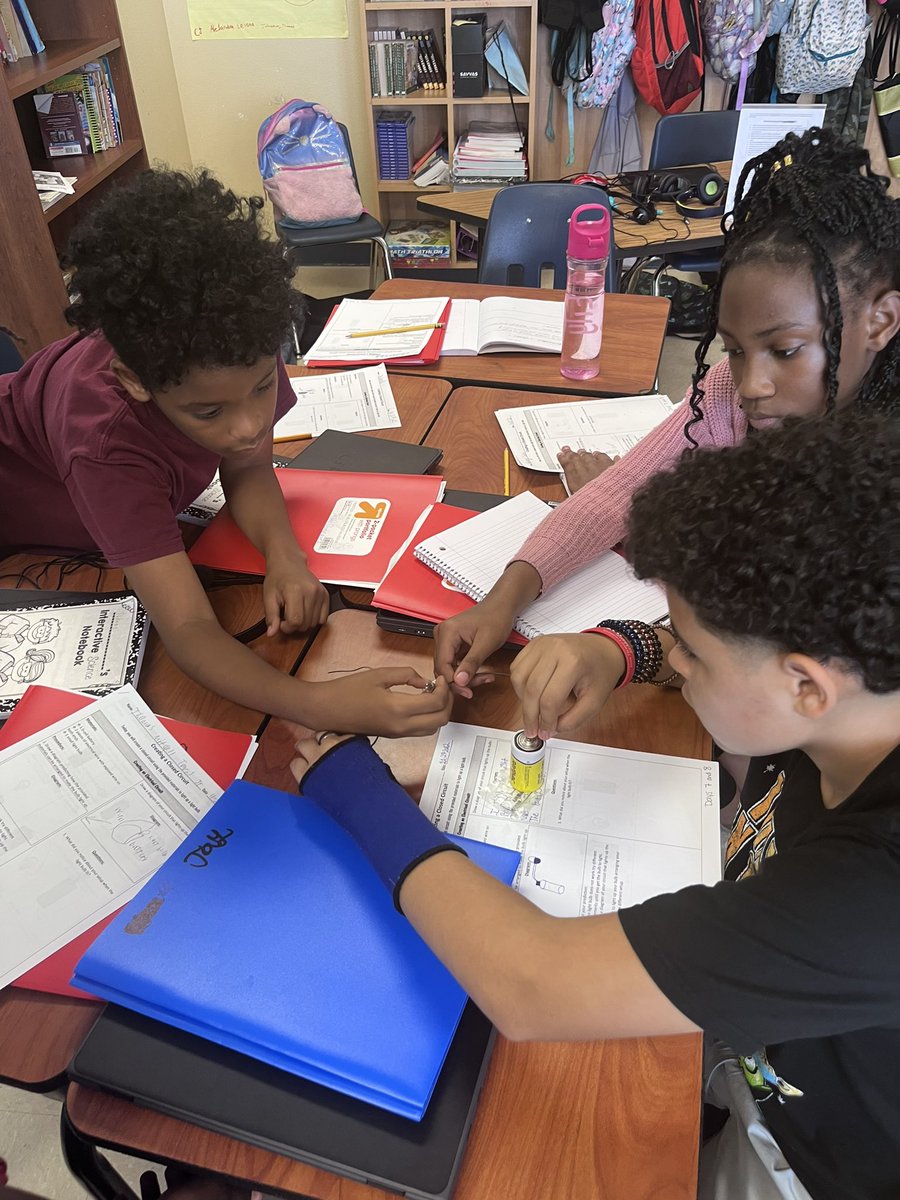 PauleHannah's tweet photo. Forgot to post student learning when we learned about open and closed circuits! They LOVED the energy bar!! Hands on activities in science have been helping students make connections and apply the content👩🏼‍🔬 https://t.co/wWRz5o3swG