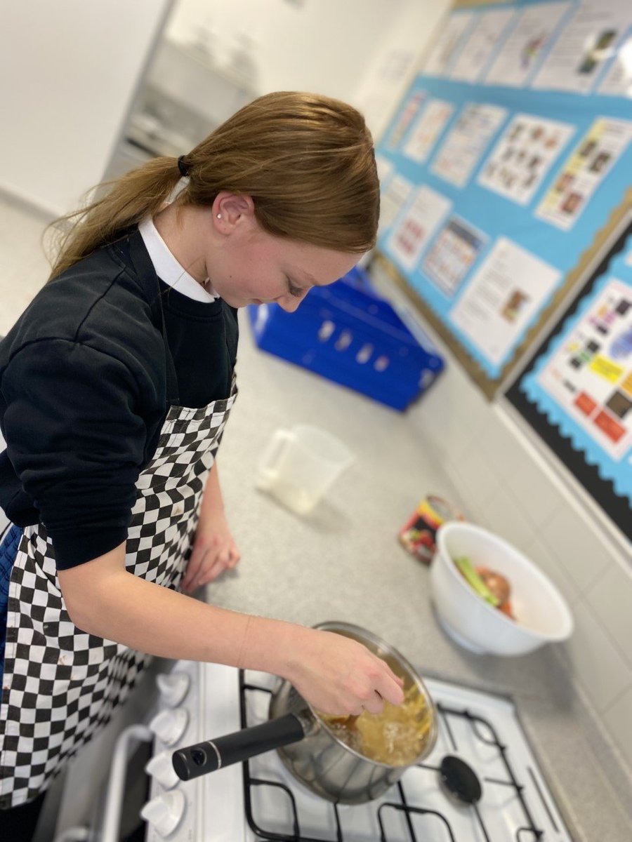 HighfieldLA's tweet photo. Our second group are in Bill's #KindnessKitchen. Today we have pledged to cook 200  meals for @amazinggraze57 as part of our #FestiveWinterGift programme. #BeKind #BeHopeful https://t.co/cev5LnX9Ku