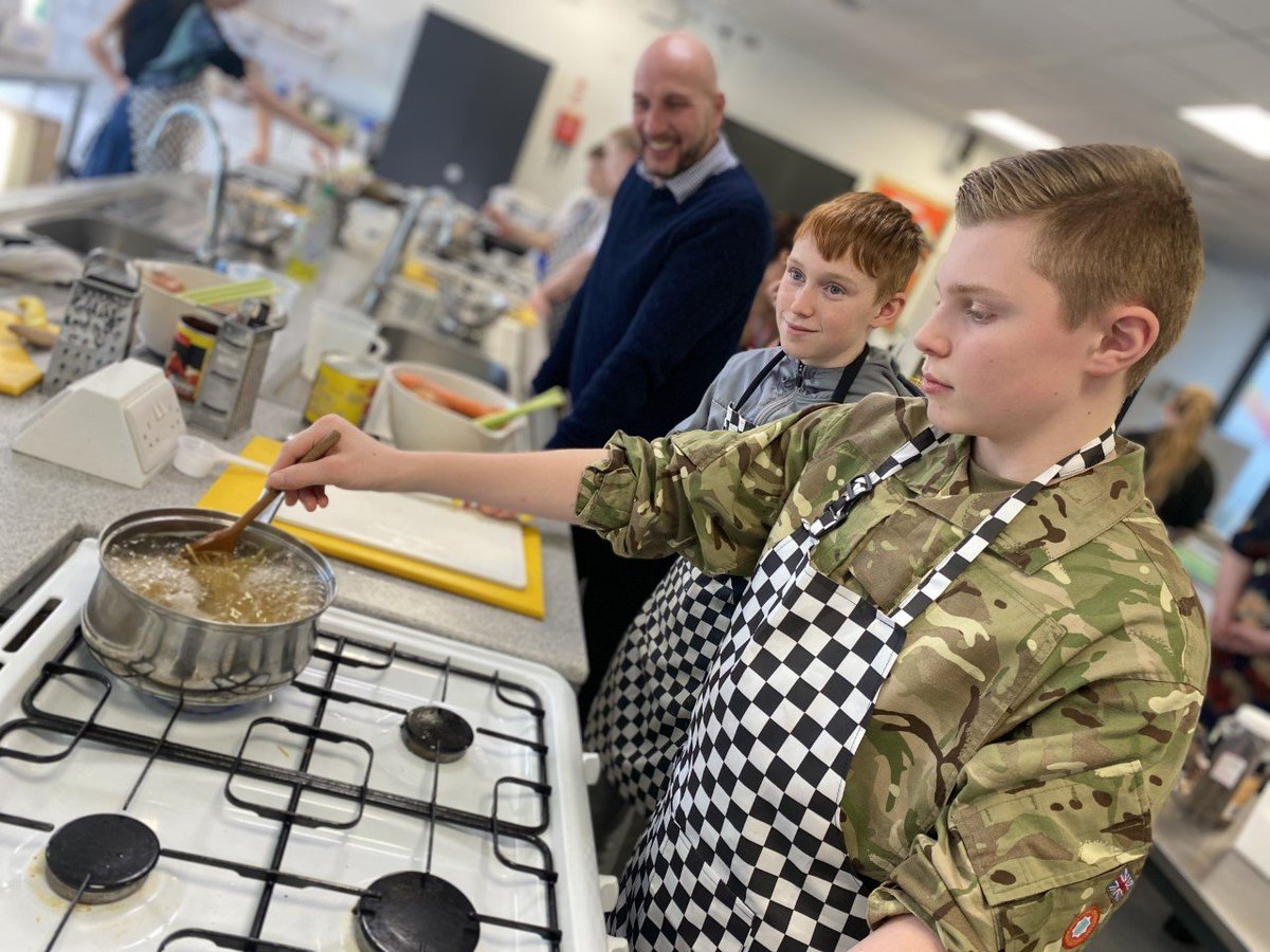 HighfieldLA's tweet photo. Our second group are in Bill's #KindnessKitchen. Today we have pledged to cook 200  meals for @amazinggraze57 as part of our #FestiveWinterGift programme. #BeKind #BeHopeful https://t.co/cev5LnX9Ku