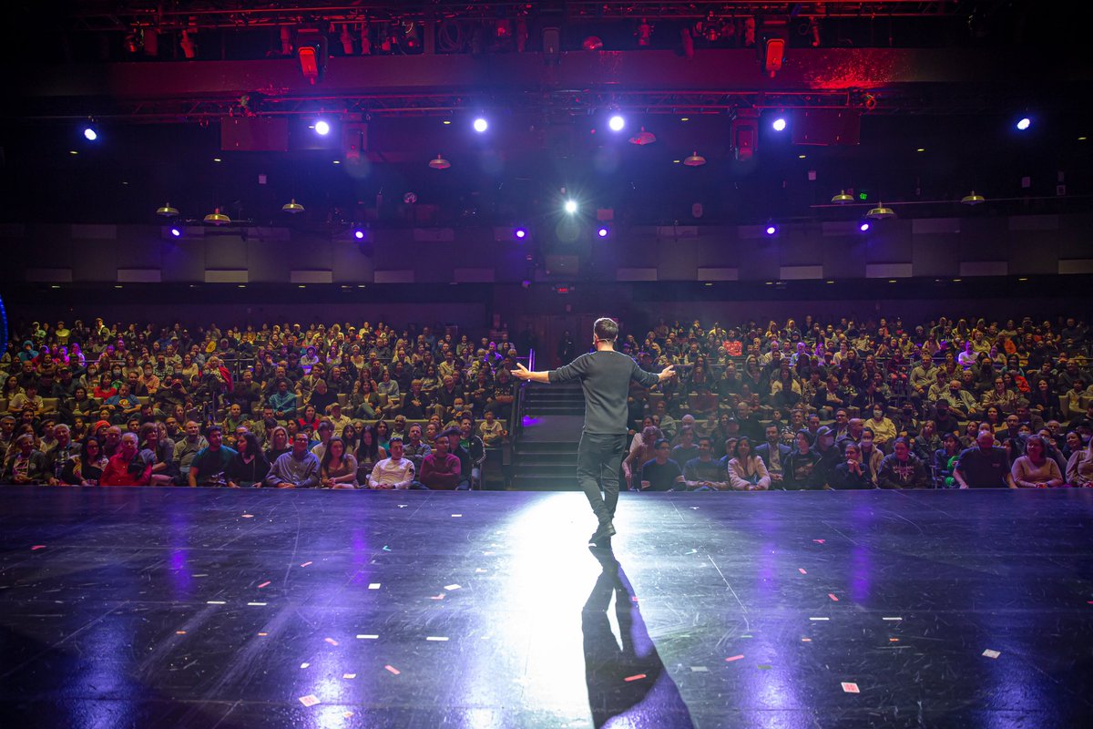 matfranco's tweet photo. When every seat is a great seat ✨ @TheLINQ #vegas #shows #magic #matfranco #theater https://t.co/51xAWhWauw