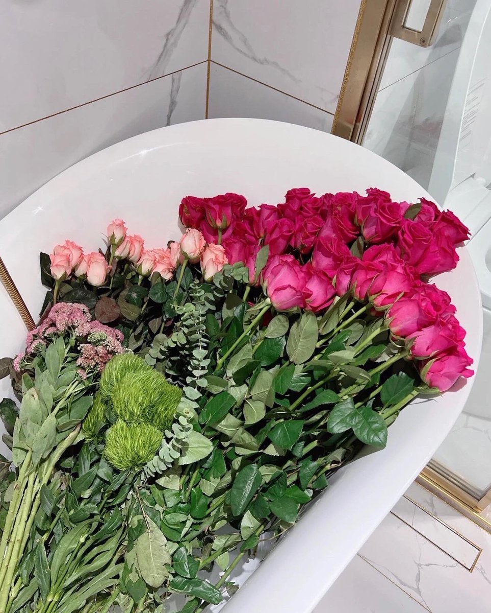 devil00025's tweet image. 집에 수시로 꽃이 있는 것을 좋아한다