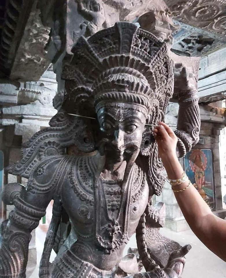 IndiaTales7's tweet photo. Ancient technology that leaves you speechless!

Just imagine drilling 0.5 mm hole in granite about 400 mm long. Try it today to see if it is possible. https://t.co/KUjKRTNnAF