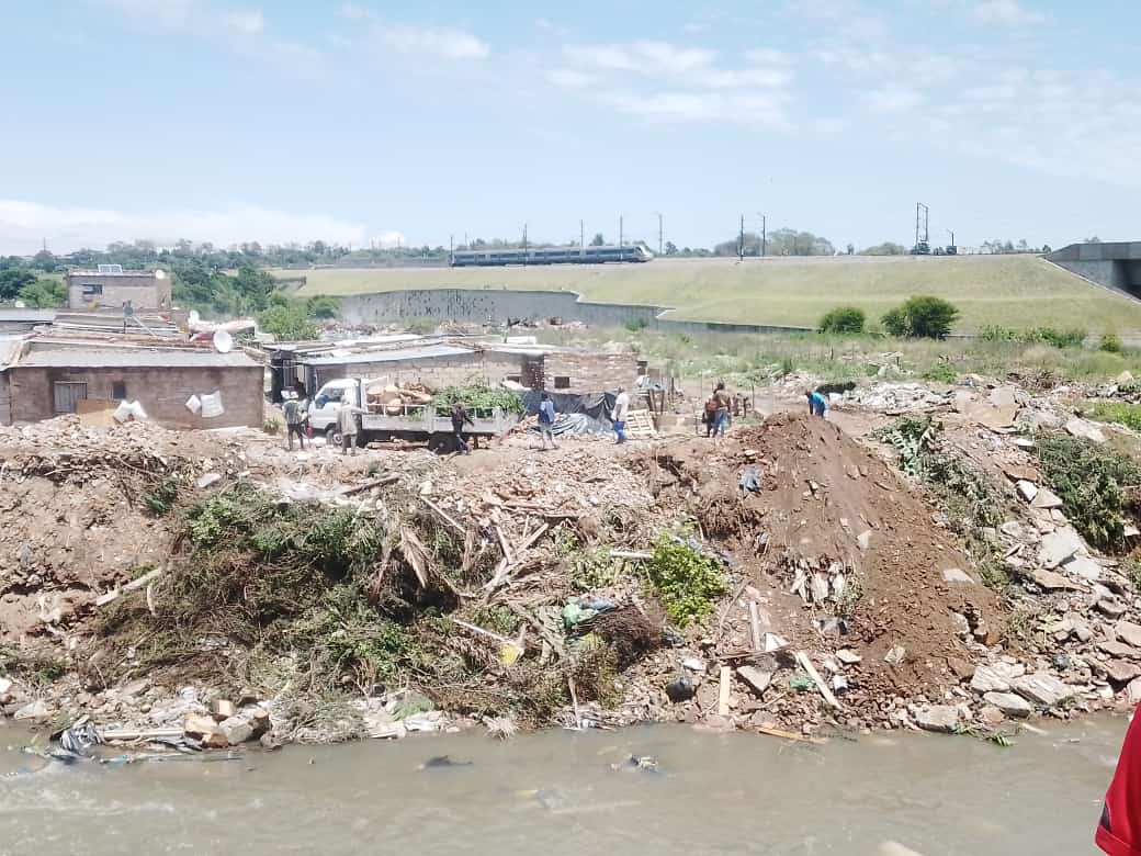 Mpilo589's tweet photo. @David_S_Tembe @JoburgMPD what happened to the 1 promise that you made about illegal dumping and the trucks in Alexandra it's a daily thing and some off your officers look away when they see these trucks  can we deal with this ASAP before we as the community of Alexandra do it https://t.co/pv2x40OWHv