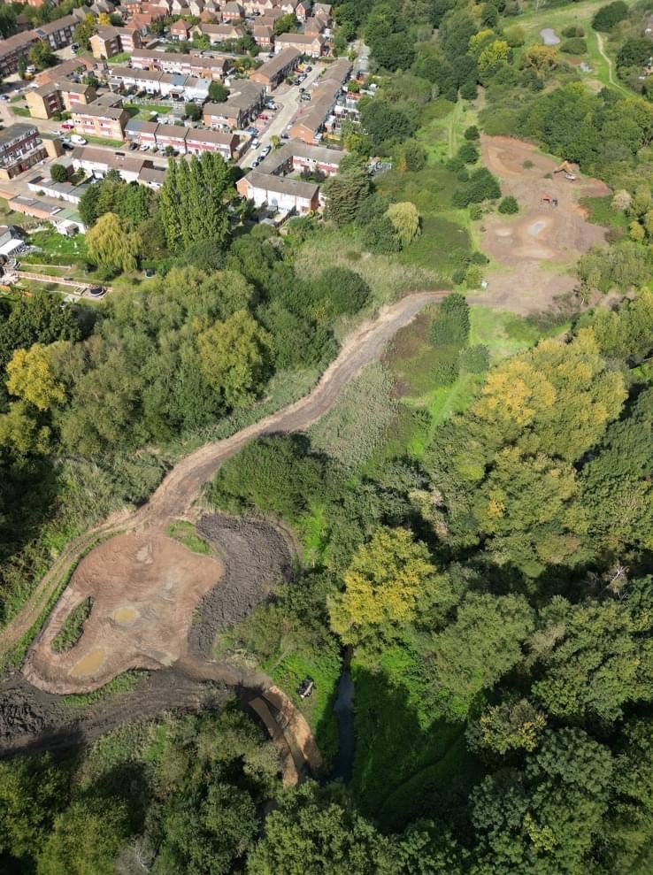 .<a href="/MayorofLondon/">Mayor of London, Sadiq Khan</a> Rewild London funding is helping transform The Chase Local Nature Reserves floodplain and wet meadows, by restoring and creating new habitat. Check out more info and project videos: barkinganddagenhamcountryparks.com/wetland-habita…