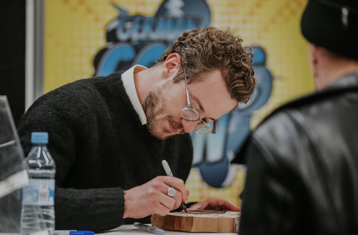 makemeyourquinn's tweet photo. how do they expect us to not thirst tweet about this whole fucking man🧎‍♀️🧎‍♀️🧎‍♀️🧎‍♀️ https://t.co/S97QFld4re