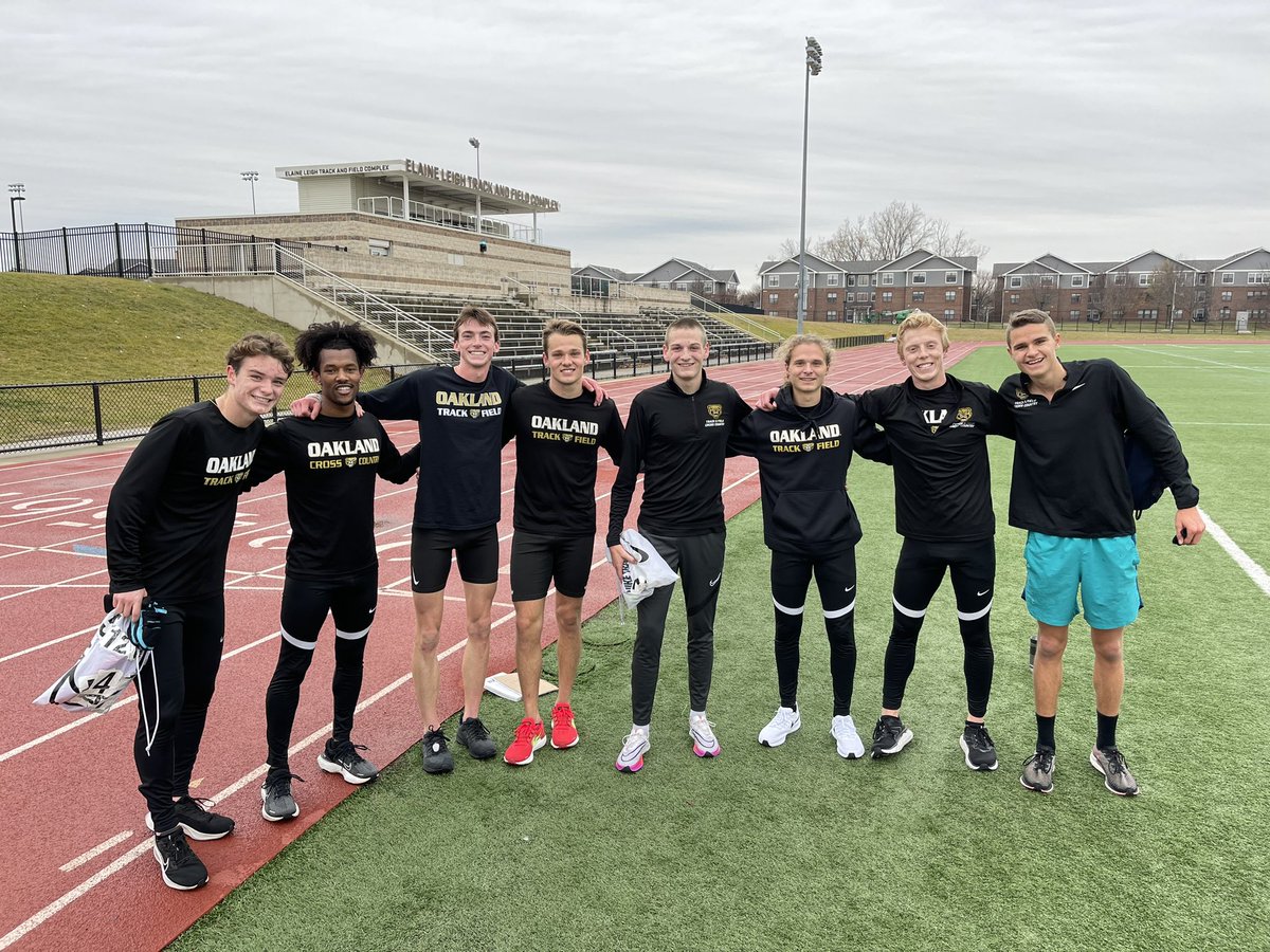 PaulRiceOU's tweet photo. Big D and Mid D crew will finally put the uniforms back on this week for 1st indoor meet! Loving the weather right now letting us get outside and hammer it on the track. Great job crew!! 
@OaklandTrackXC https://t.co/thomibsHPU