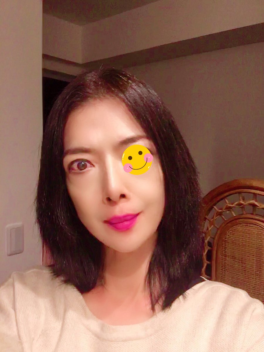 Tomomi_Quantum's tweet photo. 眼症はステロイド治療なしでかなり改善してきました😭
まぶたと目の下の脂肪はまだありますがかなりマシ♬

一時は複視で車も運転できずPCの文字も見えずで絶望で毎日泣いてましたが、視力も回復して普通に過ごせます！

これからも意識の力を証明していきます。

#量子場調整
#意識の力 https://t.co/hceU6WYkq4