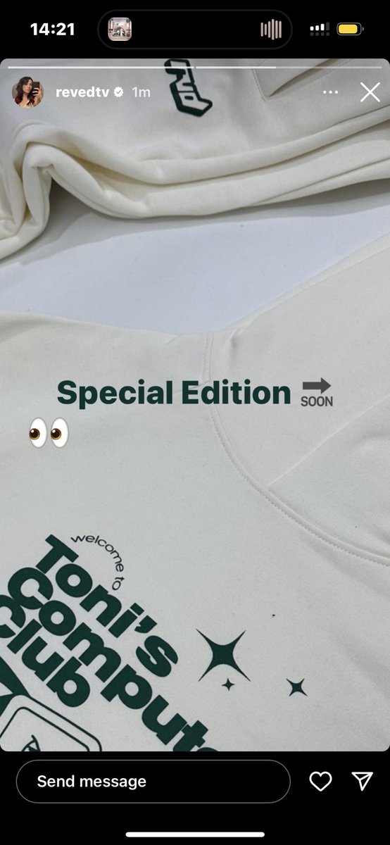 httphavi's tweet image. IS DAS ETWA EIN HOODIE @RevedTV ?? WAIT PLEASE ICH HAB KEIN GELD MEHR