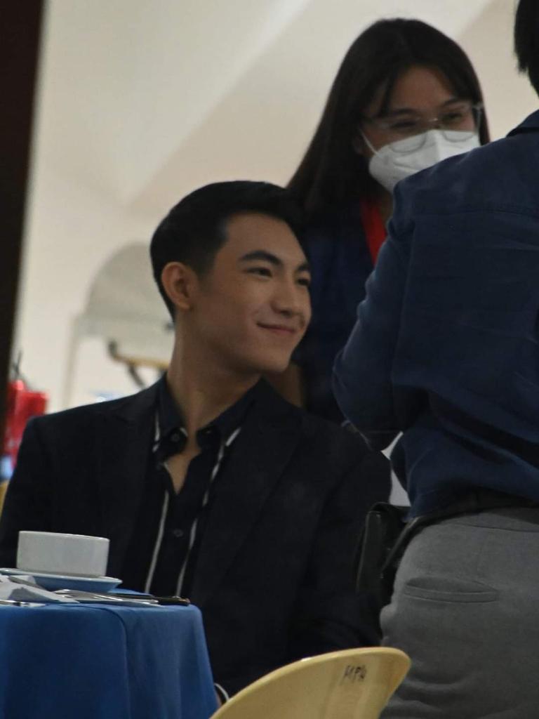 Echarripapspi's tweet photo. Ayuda po ba? 

#Darren https://t.co/lXfpxocjHr