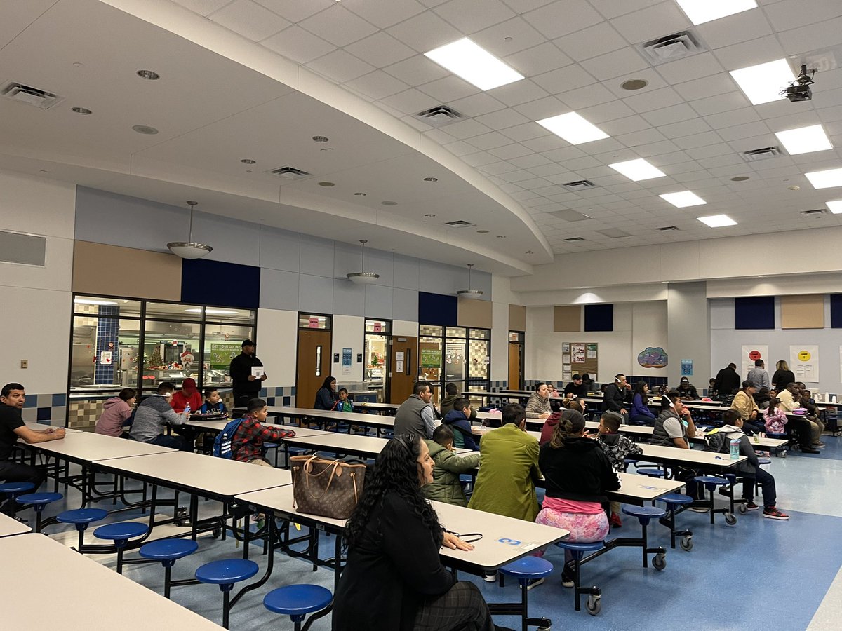 WTHanes's tweet photo. Great turn out for our #prodads meeting on this foggy morning! #hanescowboys https://t.co/57mI0gkBEb