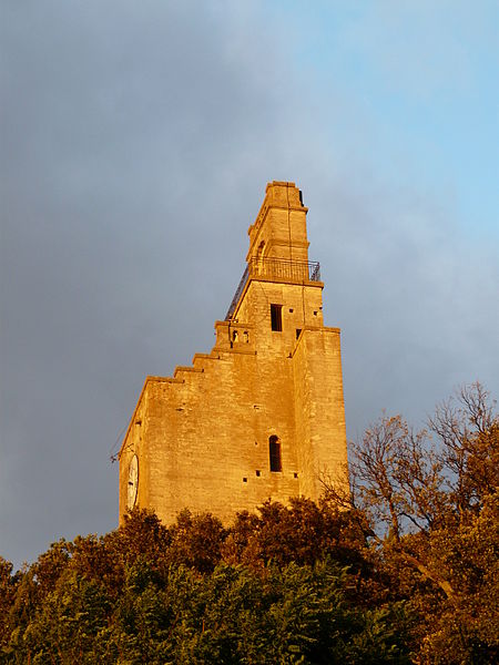 MonumentumFr's tweet photo. Château à #Chamaret (#Drôme) Le château est attesté par un acte de 1157. En 1696 et 1772, la partie nord du château s'est écroulée. En 1895, la tour est restaurée et réaménagée pour lui donner son allure actuel...
Suite 👉 https://t.co/tRpa0EfzyD
#Patrimoine #MonumentHistorique https://t.co/9COygh0OXv