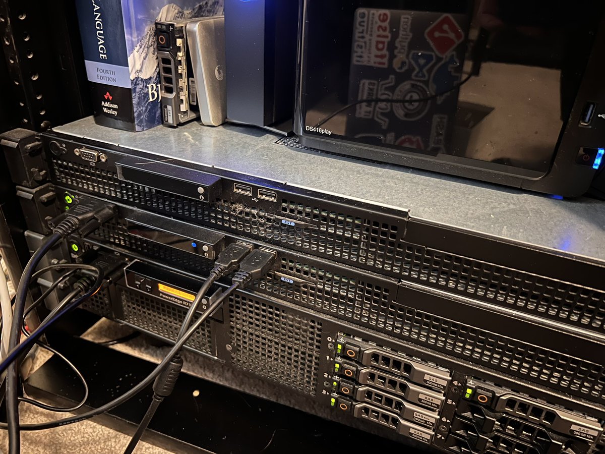 ivan_windon's tweet photo. For fun I thought I’d see if I could install @IBM OS/2 Warp 3 on a @Dell server.  Sadly it didn’t work.   Maybe I just need an updated driver.  🤣.  Guess I need to find an older system to try it on. #ibm #os2warp #dell #software #os2 #retro #computers #justforfun https://t.co/ApPQS2fDEV