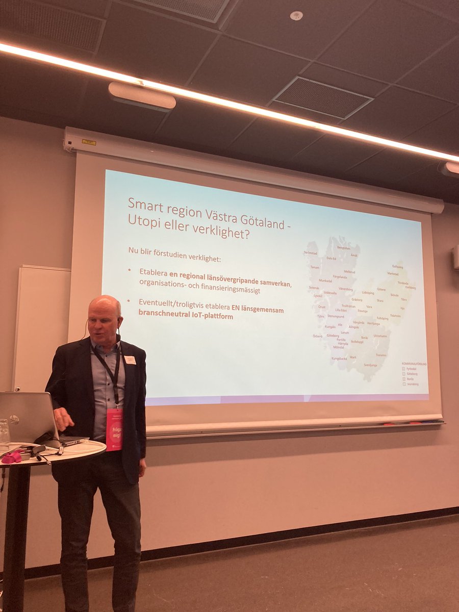 marlar72's tweet photo. Tore Johnsson pratar IoT på #dim22 https://t.co/tysPZOUlpb