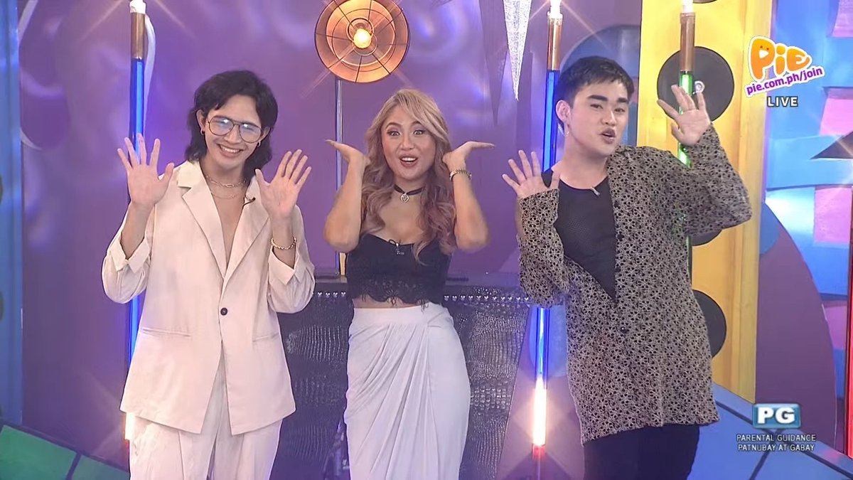 jmcarcoochie's tweet image. Another night filled with good vibes na chikahan, hugutan, kwentuhan at jammingan sa #PIENightLong with #AaronManiego, @Karen_Bordador and @lucasnikkogrc #LucasMeAgainSaPNL
Abangers na sa kwento ng live sharer sa #BastaKaFeelingKa mamaya. Kiligin kaya kami or magagalit?