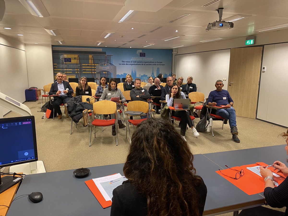 EESC_CivSocRel's tweet photo. Today's #EESCPartnership BRIDGE project debated how to foster EU #SocialInclusion for migrants.
@jamorenod: Language skills are crucial for #MigrantsIntegration, a process involving hosting &amp; arriving people
Check out EESC opinions👉https://t.co/0g5X79hpLn
https://t.co/LeDb5hBaq4 https://t.co/v7kT5nclXc