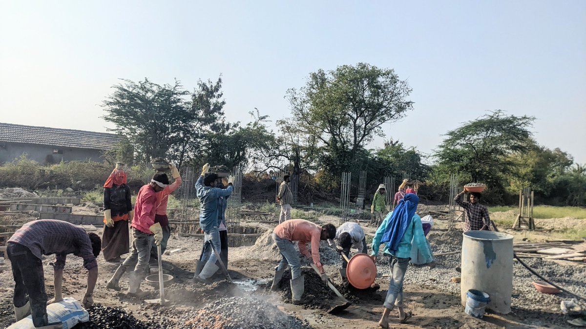 PanasadaS's tweet photo. "જો માત્ર એક વર્ષ પૂરતી જ વાત હોય, તો ફૂલો વાવો.
જો દસ વર્ષની વાત હોય, તો વૃક્ષો વાવો.
જો દીર્ઘદ્રષ્ટિ અનંતકાળ માટેની હોય, તો શૈક્ષણિક સંસ્થા સ્થાપો ."
           
#Pansada
#projectLife
#life
#JayHoPansada https://t.co/Jz8yZjXgmC