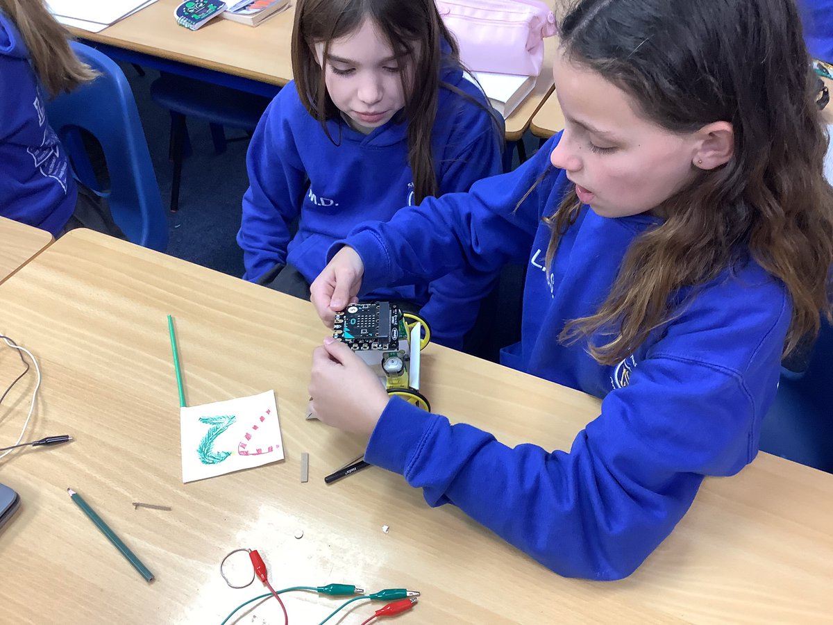 StMarysSchoolRC's tweet photo. Year 6 have had a great day constructing and coding model cars. #smrccomputing #smrcscience https://t.co/ymfj2xQ4X4