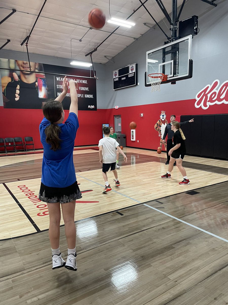 FlightAAOGBB's tweet photo. Often times at tournaments we hear “Your girls can really shoot” … our recipe to success is no secert we just work!! #MorningShooting #PlayerDevelopmentClub https://t.co/Su4PwINM2C