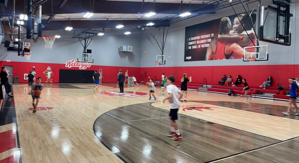 FlightAAOGBB's tweet photo. Often times at tournaments we hear “Your girls can really shoot” … our recipe to success is no secert we just work!! #MorningShooting #PlayerDevelopmentClub https://t.co/Su4PwINM2C