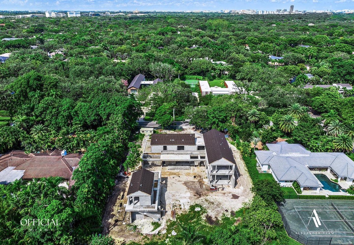 AlexanderTeamRE's tweet photo. BROKER’S OPEN | #PonceDavis Residence 📍4740 SW 80th Street, Miami, FL | Price: $15.995 Million

With an estimated completion of July 2023, this exquisite custom home is designed by renowned subtropical modernist architect #MaxStrang. #RealEstate #BrokersOpen #Miami https://t.co/7tLKRuIDyt